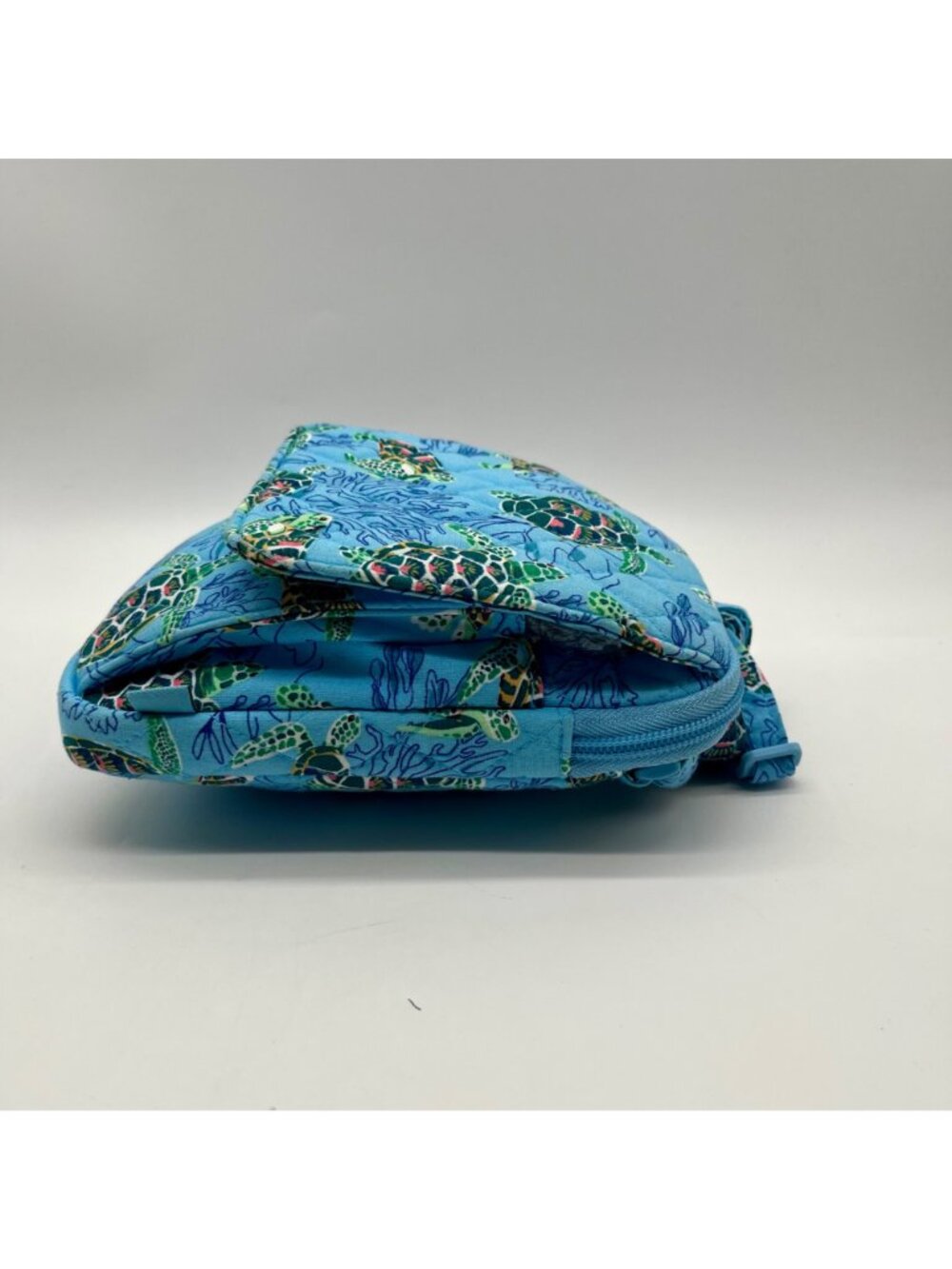 Vera Bradley Blue Sea Turtle & Coral Quilted Cotton Organizer - Picture 3 of 10